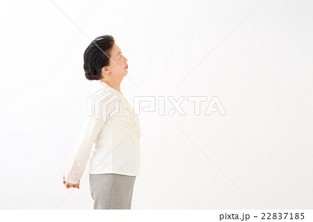 シニア女性 22837185