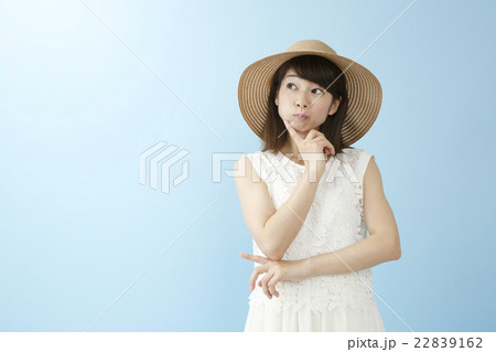 ワンピースの女性ポートレート ワンピースの女性ポートレート 22839162