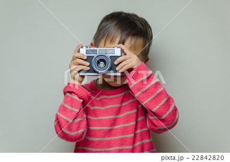 カメラを構える子供の写真素材 2284