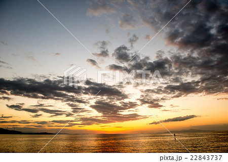 淡路島 慶野松原 夕日の写真素材