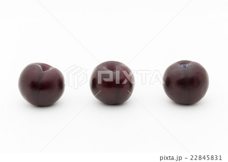 カリフォルニア産ブラックプラム（品種：不明）: Black plum 22845831