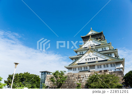 Osaka castle in Japan with clear blue sky 22851201
