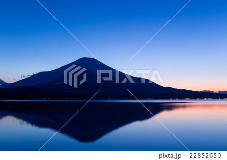 Fujisan and Lake Yamanaka at sunset Fujisan and Lake Yamanaka at sunset 22852650