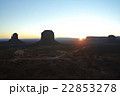 夜明けのモニュメント・バレー 22853278