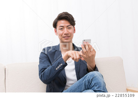 若い男性 スマホ 若い男性 スマホ 22855109