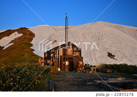 朝日に輝く「越後駒ヶ岳」 22855278