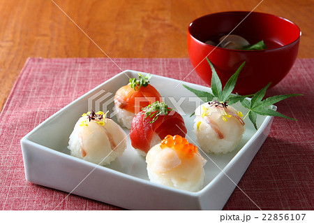手まり寿司とはまぐりのお吸い物 22856107