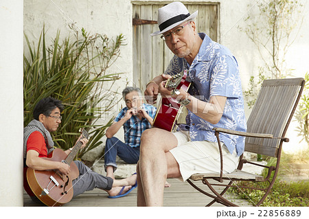 趣味を楽しむシニア 音楽 趣味を楽しむシニア 音楽 22856889