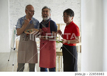 趣味を楽しむシニア 絵画 趣味を楽しむシニア 絵画 22856983