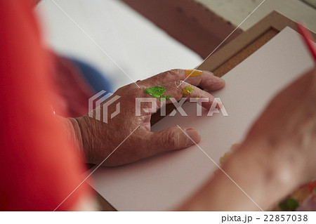絵を描く手元 絵を描く手元 22857038