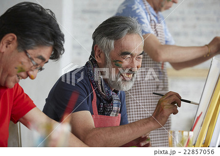 趣味を楽しむシニア 絵画 趣味を楽しむシニア 絵画 22857056
