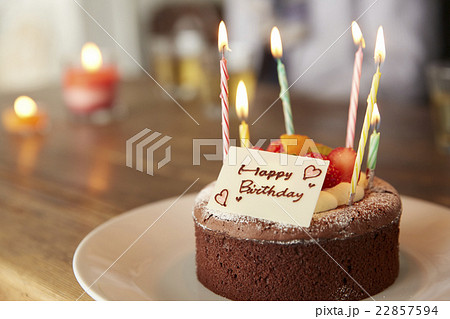 バースデーケーキ 22857594