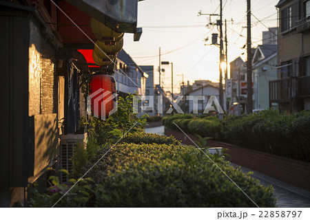 住宅街にある飲み屋 住宅街にある飲み屋 22858797