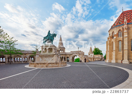 View on the Old Fisherman Bastion in Budapest.  22863737