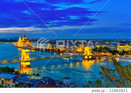 Szechenyi Chain Bridge Szechenyi Chain Bridge 22863821
