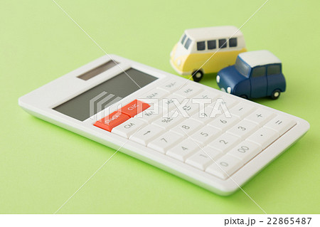 車と電卓　グリーンバック 22865487