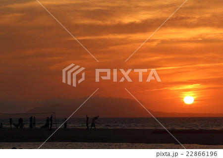 朝焼けとビーチバレー 朝焼けとビーチバレー 22866196