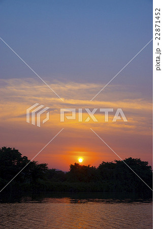 相模川の夕暮れ 22871452