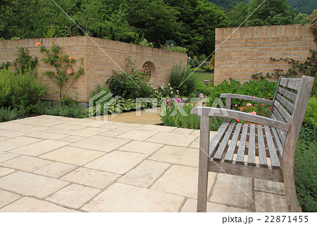 初夏のイングリッシュガーデン 22871455