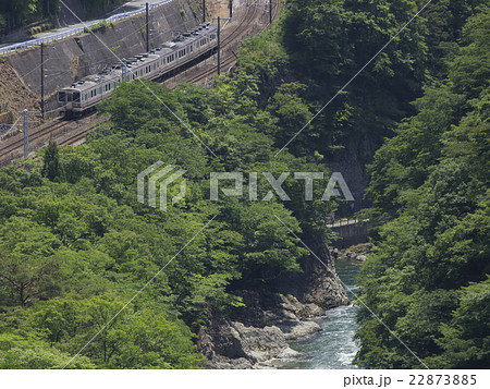 諏訪峡を行く上越線107系電車 諏訪峡を行く上越線107系電車 22873885
