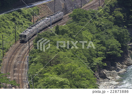 諏訪峡を行く上越線107系電車 諏訪峡を行く上越線107系電車 22873886