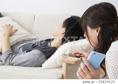 若いカップル 22874125