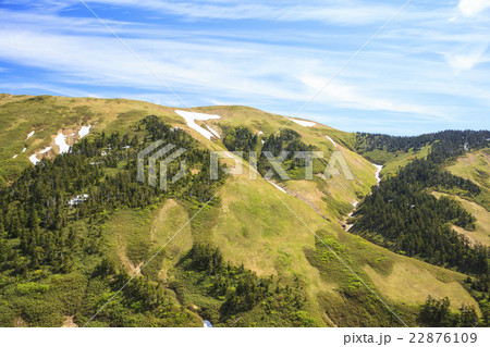 前巻機から望む初夏の巻機山　新潟県南魚沼市 22876109