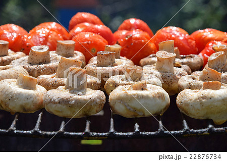 Champignon white mushrooms and tomatoes on grill 22876734