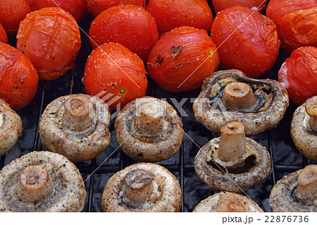 Champignon white mushrooms and tomatoes on grill Champignon white mushrooms and tomatoes on grill 22876736