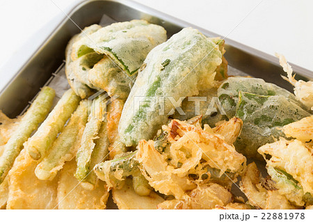野菜の天ぷら たくさん 白バック 野菜の天ぷら たくさん 白バック 22881978