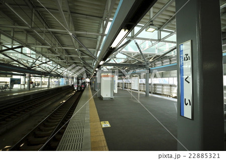 JR福井駅に電車が到着 22885321