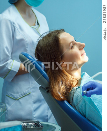 Woman getting a dental treatment 22885987