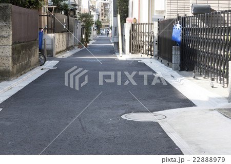 住宅 新築時の接道セットバック イメージ 狭い路地 東京 都心 緊急車両道幅確保の写真素材 2279