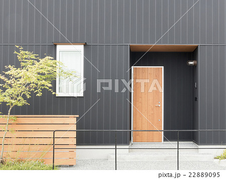 住宅 玄関 外構 植栽 エクステリア アプローチ モダンなサイディング デザイン住宅 住宅 玄関 外構 植栽 エクステリア アプローチ モダンなサイディング デザイン住宅 22889095