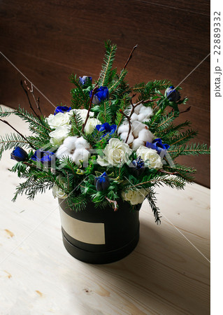 Rich bunch of pink eustoma and roses flowers 22889332