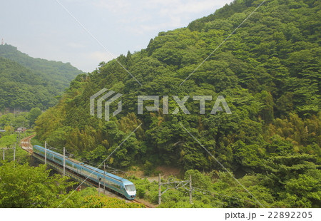 小田急ロマンスカーと新緑 22892205