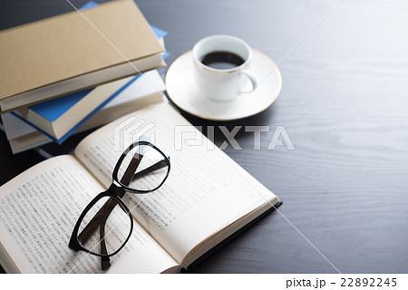 クールな読書イメージ 22892245