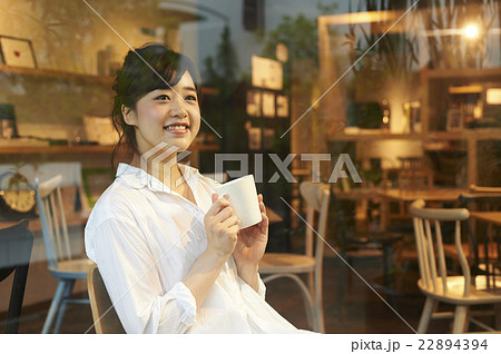 カフェ 撮影協力：TENOHA DAIKANYAMA 22894394
