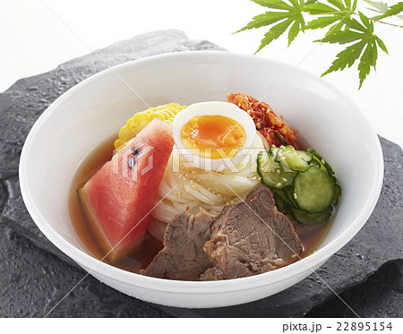 食欲をそそる冷麺 22895154