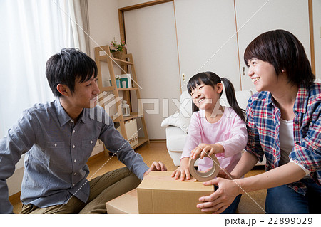 家族　引っ越し 22899029