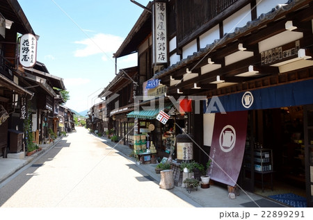 伝統ある宿場町 奈良井宿の街並み 22899291