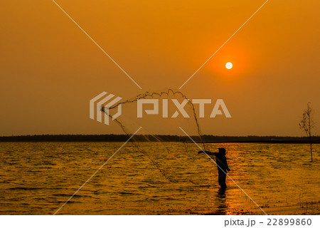 Fishing by using tradition tool 22899860