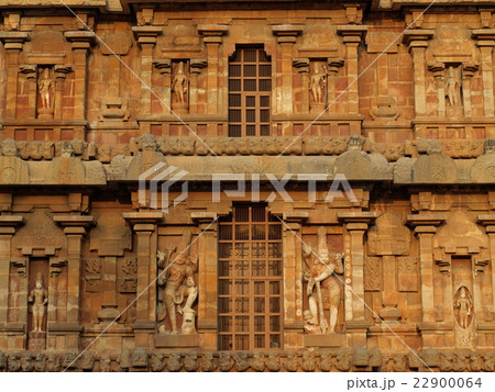 世界遺産「大チョーラ朝寺院群」のブリハディーシュワラ寺院の彫刻(インド) 世界遺産「大チョーラ朝寺院群」のブリハディーシュワラ寺院の彫刻(インド) 22900064