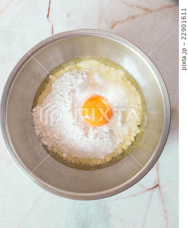 Eggs, flour and butter 22901611