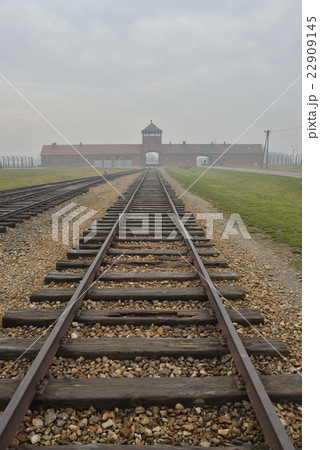 ビルケナウ第二強制収容所の鉄道引き込み線 22909145