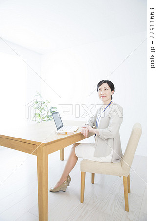 ミドル女性 ミドル女性 22911663