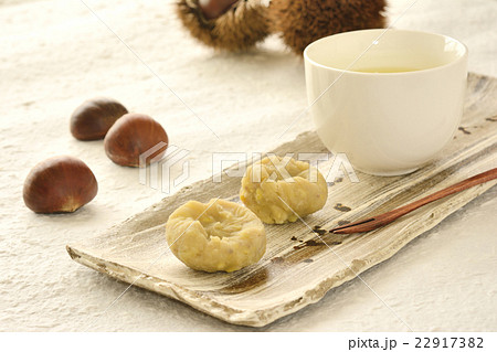 秋の和菓子　手作りの栗きんとん 22917382