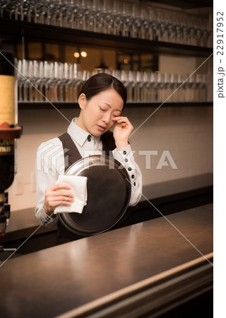 バーテンダー 女性 撮影協力:TENOHA DAIKANYAMA バーテンダー 女性 撮影協力:TENOHA DAIKANYAMA 22917952