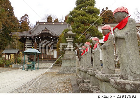 信州　松本の寺院　放光寺　本堂と六地蔵（右）　横　曹洞宗の寺院　本尊は平安後期の十一面観音像 22917992