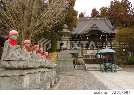 信州 松本の寺院 放光寺 本堂と六地蔵(左) 横 曹洞宗の寺院 本尊は平安後期の十一面観音像 信州 松本の寺院 放光寺 本堂と六地蔵(左) 横 曹洞宗の寺院 本尊は平安後期の十一面観音像 22917994